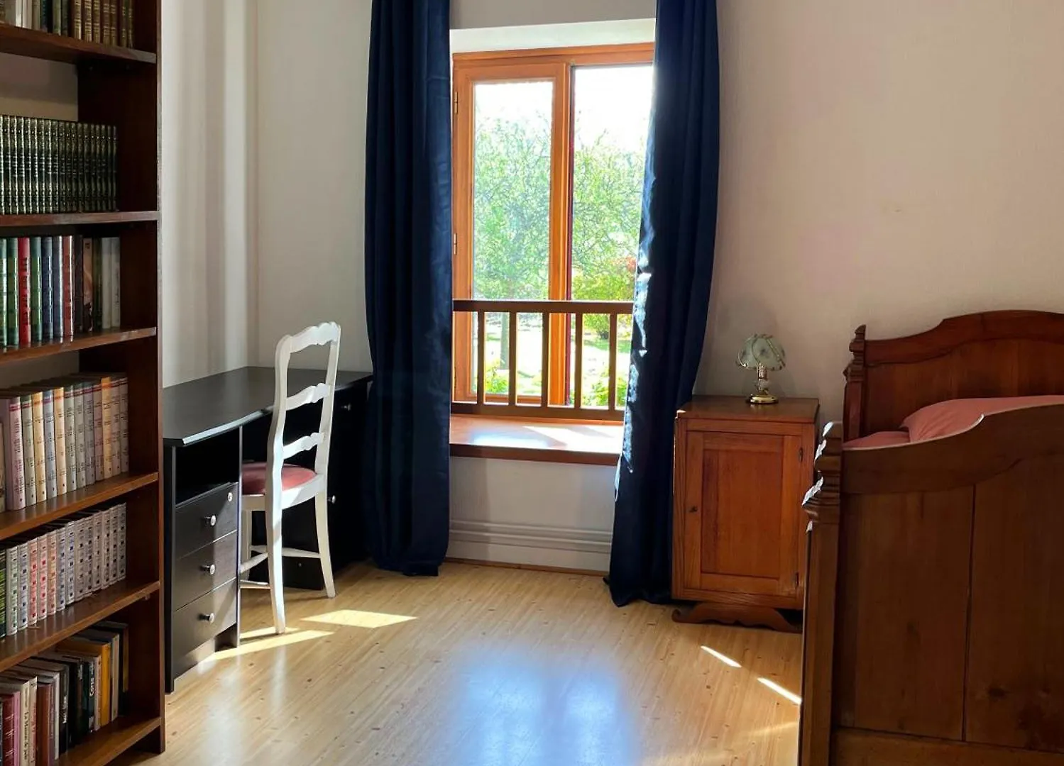 La Grande Maison Dans La Prairie Bonnemain 0*,